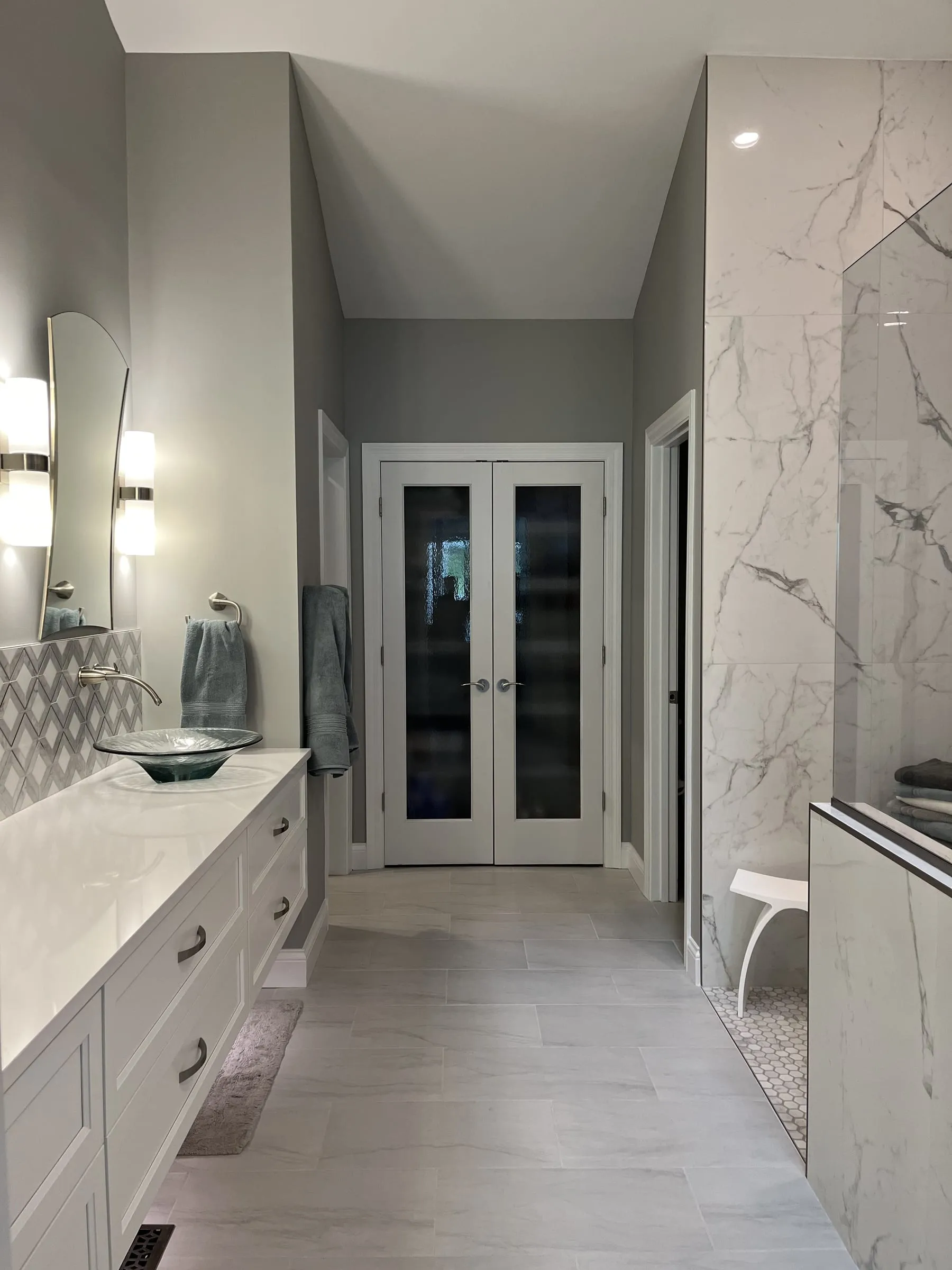 Spa-like master bath with a white vanity